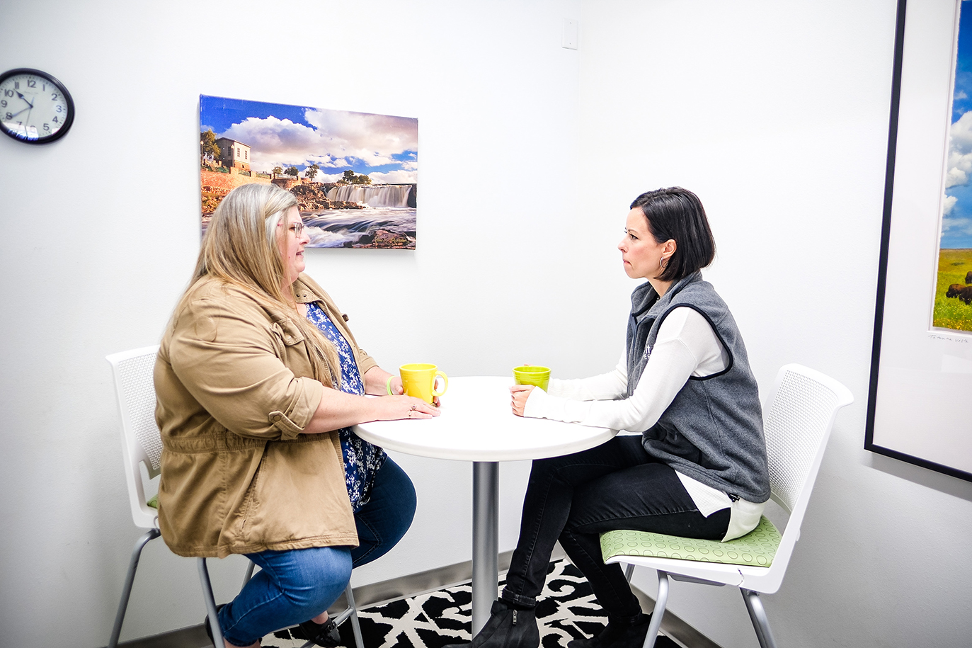 Photo of two women in coaching room in Sioux Falls, SD
