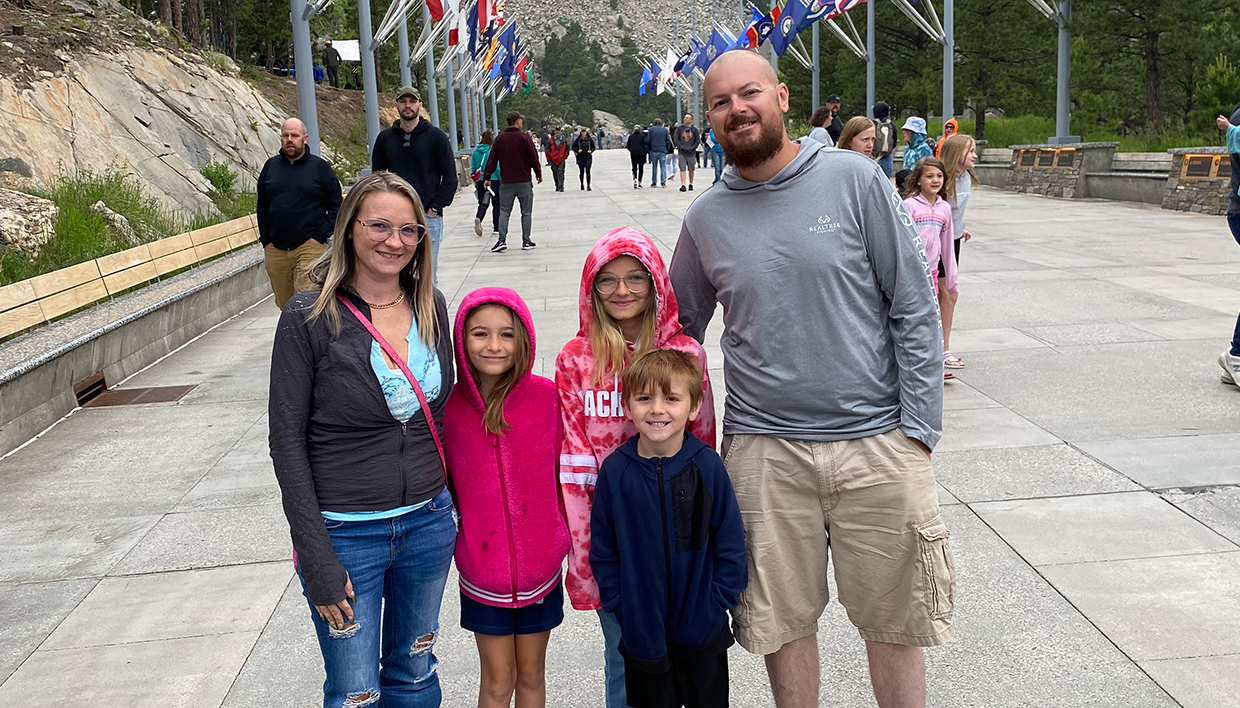 Photo of Timberli Stone, coaching member in recovery from alcohol addiction, with her family