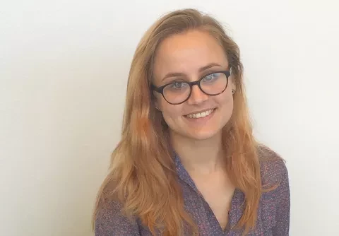 Foto de Erin Burman, pasante de investigación de verano de Face It TOGETHER